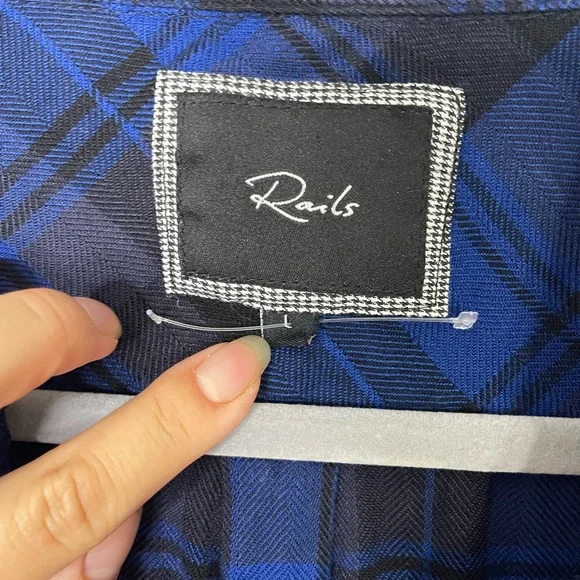 Rails Women's Blue Hunter Plaid Button-down Shirt in Blue Buffalo L - Picture 3 of 9